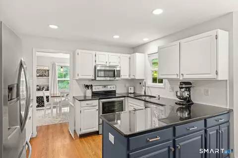 Kitchen - 130 Alpine Dr, Sandy Hook, CT 06482 photo 2 of 7