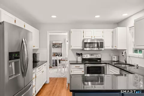 Kitchen - 130 Alpine Dr, Sandy Hook, CT 06482 photo 3 of 7
