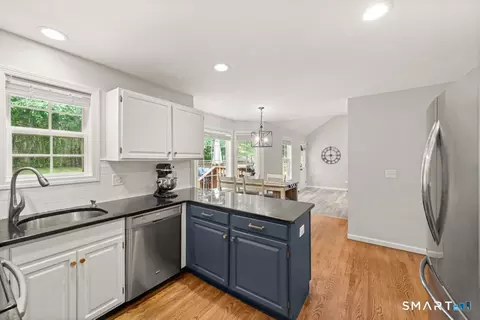 Kitchen - 130 Alpine Dr, Sandy Hook, CT 06482 photo 6 of 7