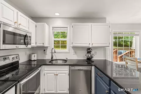 Kitchen - 130 Alpine Dr, Sandy Hook, CT 06482 photo 7 of 7
