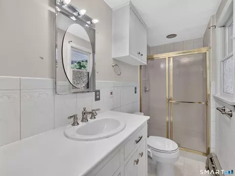 Bath - 9 West Rd, Niantic, CT 06357 photo 1 of 3