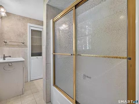 Bath - 9 West Rd, Niantic, CT 06357 photo 3 of 3
