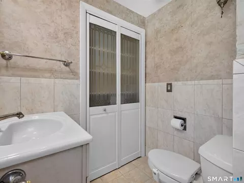 Bath - 9 West Rd, Niantic, CT 06357 photo 2 of 3