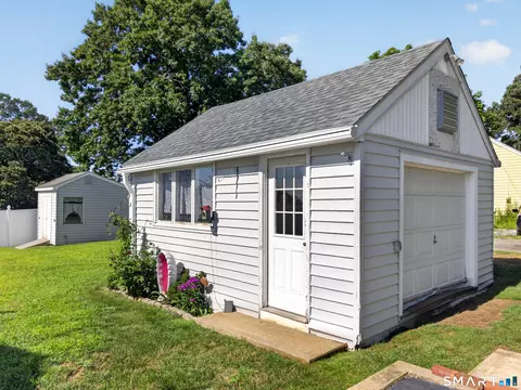 Exterior - 9 West Rd, Niantic, CT 06357 photo 5 of 9