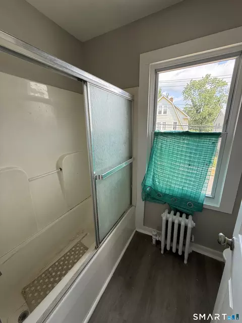 Bath - 304 Morse St, Hamden, CT 06517 photo 2 of 2
