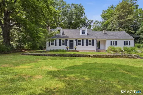 16 Ramblewood Dr, Branford, CT 06405