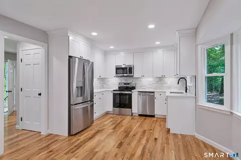 Kitchen - 10 Leopard Dr, Sandy Hook, CT 06482 photo 1 of 3