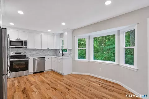 Kitchen - 10 Leopard Dr, Sandy Hook, CT 06482 photo 2 of 3
