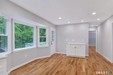 Entry Way - 10 Leopard Dr, Sandy Hook, CT 06482 photo 1 of 2