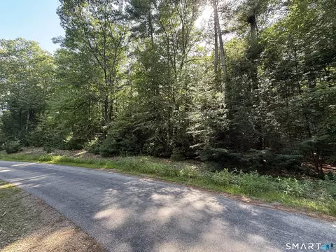 Tayler Trail, Woodstock, CT 06281