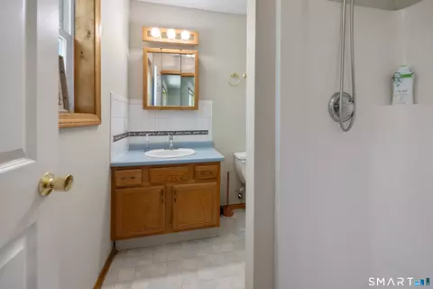 Bath - 8 Plank Rd, Prospect, CT 06712 photo 2 of 2