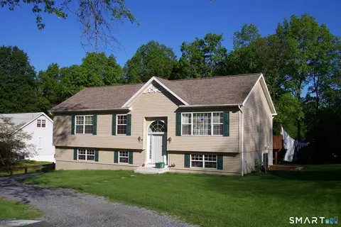 15 Old Oak Rd, Norwich, CT 06360 photo 2