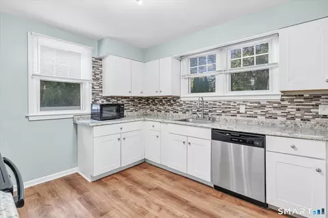 Kitchen - 40 Highview Ave, West Haven, CT 06516 photo 1 of 4