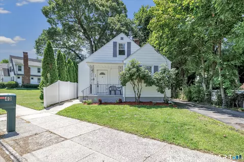 Exterior - 40 Highview Ave, West Haven, CT 06516 photo 2 of 9