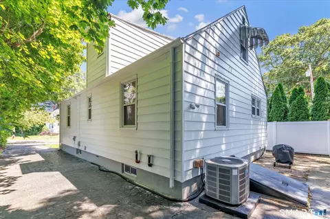 Exterior - 40 Highview Ave, West Haven, CT 06516 photo 4 of 9