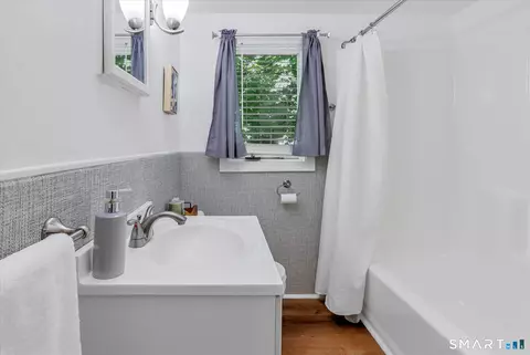Bath - 40 Highview Ave, West Haven, CT 06516 photo 3 of 4