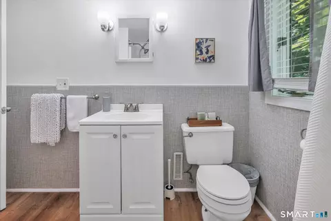 Bath - 40 Highview Ave, West Haven, CT 06516 photo 4 of 4