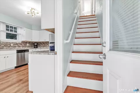 Entry Way - 40 Highview Ave, West Haven, CT 06516 photo 2 of 2