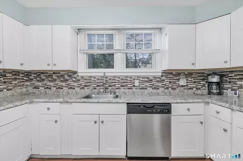 Kitchen - 40 Highview Ave, West Haven, CT 06516 photo 2 of 4