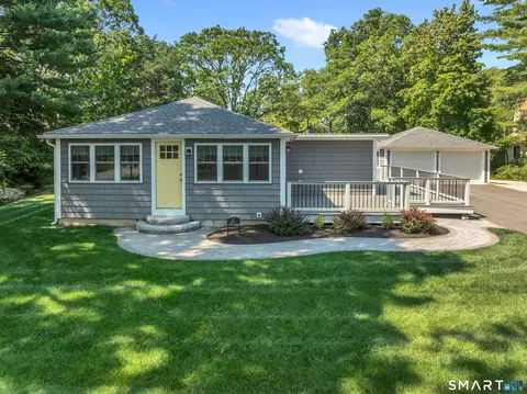 41 Maple St, Stonington, CT 06378