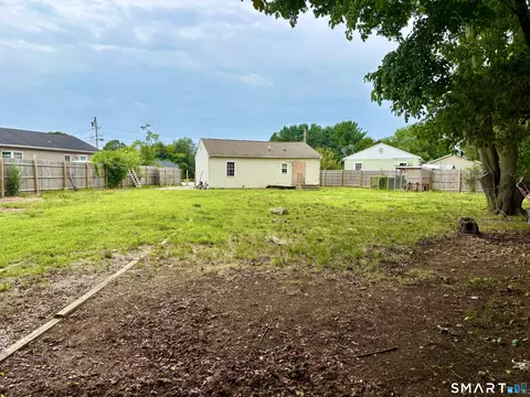 16 Utica Ct, Groton, CT 06340