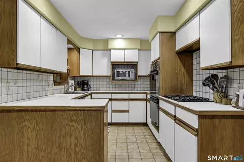 Kitchen - 40 Filbert St, Hamden, CT 06517 photo 1 of 2