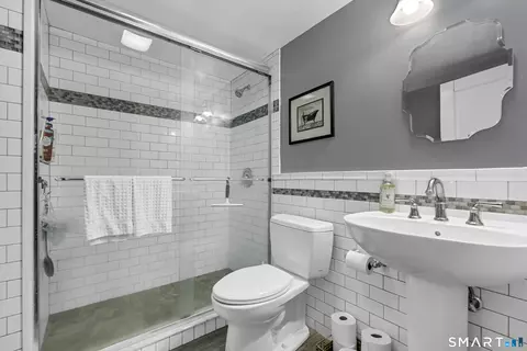 Bath - 40 Filbert St, Hamden, CT 06517 photo 3 of 3