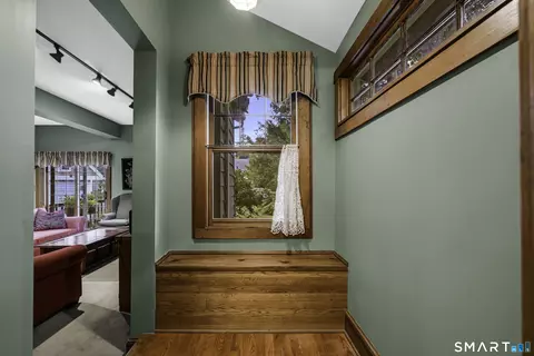 Entry Way - 40 Filbert St, Hamden, CT 06517 photo 5 of 6