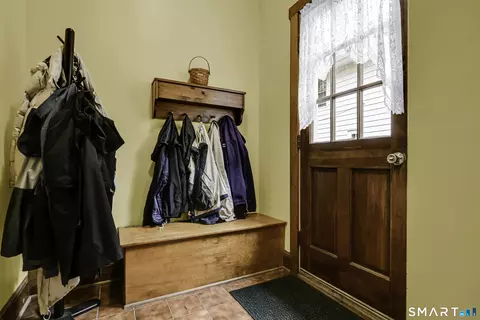 Entry Way - 40 Filbert St, Hamden, CT 06517 photo 3 of 6