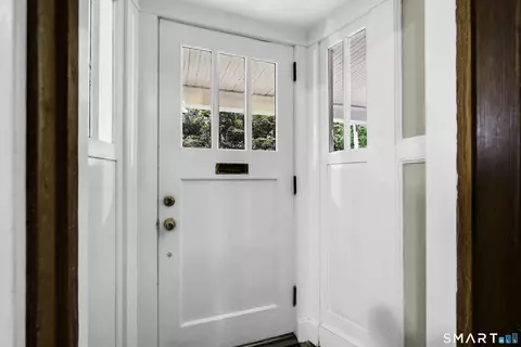 Entry Way - 40 Filbert St, Hamden, CT 06517 photo 1 of 6