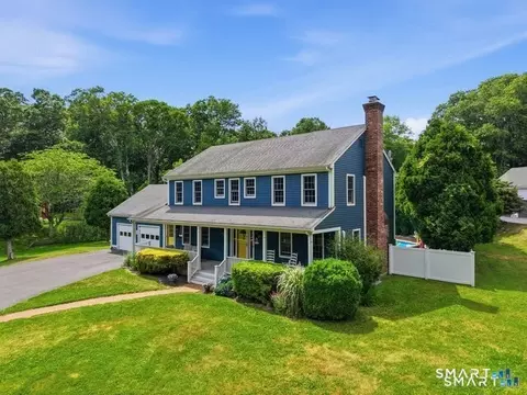 7 Goundry Dr, Waterford, CT 06385