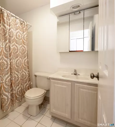 Bath - 202 Windgate Cir #E, Monroe, CT 06468 photo 1 of 1
