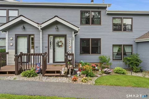 102 Lake Vista Dr #102, East Hampton, CT 06424