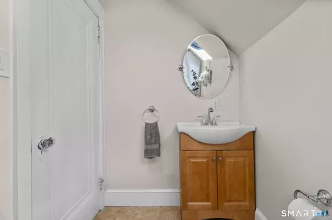 Bath - 99 Fourth St, Hamden, CT 06514 photo 3 of 3
