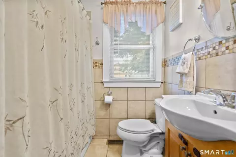 Bath - 99 Fourth St, Hamden, CT 06514 photo 1 of 3