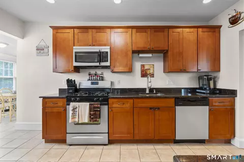 Kitchen - 99 Fourth St, Hamden, CT 06514 photo 3 of 4