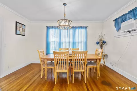 Dining - 99 Fourth St, Hamden, CT 06514 photo 3 of 4