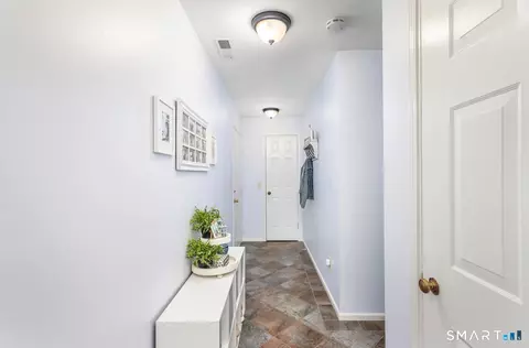 Entry Way - 215 Windgate Cir #E, Monroe, CT 06468 photo 1 of 3