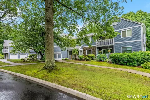 Exterior - 215 Windgate Cir #E, Monroe, CT 06468 photo 2 of 9