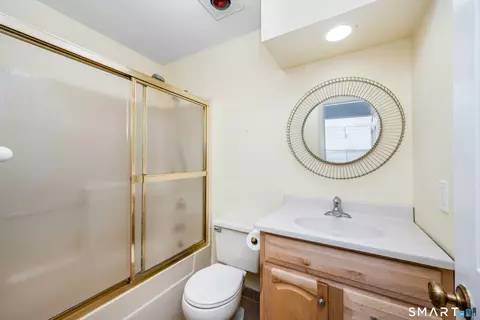Bath - 215 Windgate Cir #E, Monroe, CT 06468 photo 1 of 1