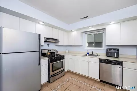 Kitchen - 215 Windgate Cir #E, Monroe, CT 06468 photo 2 of 3