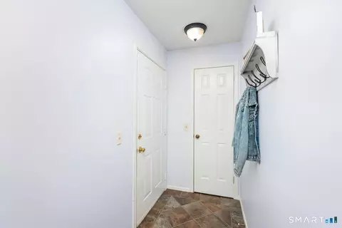 Entry Way - 215 Windgate Cir #E, Monroe, CT 06468 photo 2 of 3