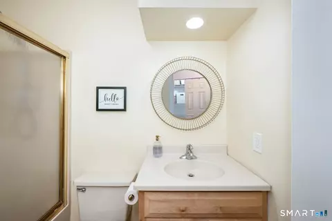 Bath - 215 Windgate Cir #E, Monroe, CT 06468 photo 1 of 2