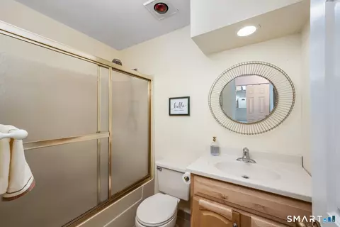 Bath - 215 Windgate Cir #E, Monroe, CT 06468 photo 2 of 2