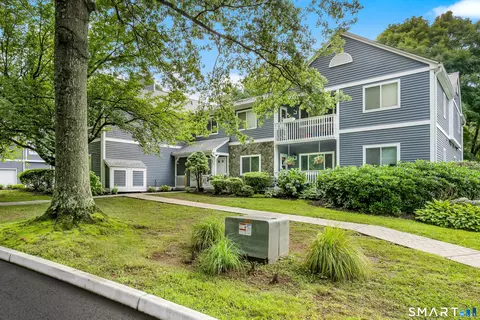 Exterior - 215 Windgate Cir #E, Monroe, CT 06468 photo 2 of 5