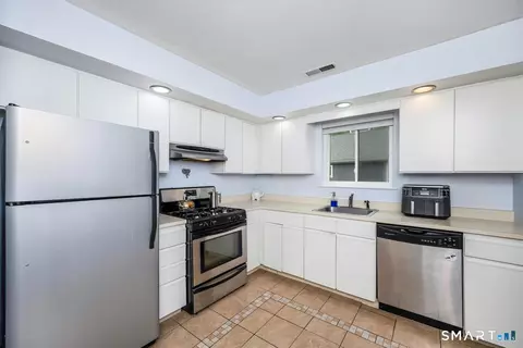 Kitchen - 215 Windgate Cir #E, Monroe, CT 06468 photo 1 of 2