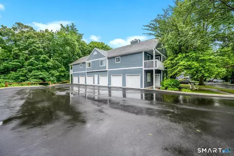 Exterior - 215 Windgate Cir #E, Monroe, CT 06468 photo 4 of 9