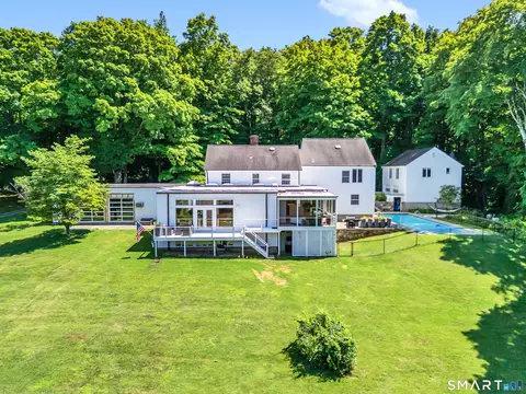 Exterior - 24 Mark Twain Ln, Redding, CT 06896 photo 9 of 10