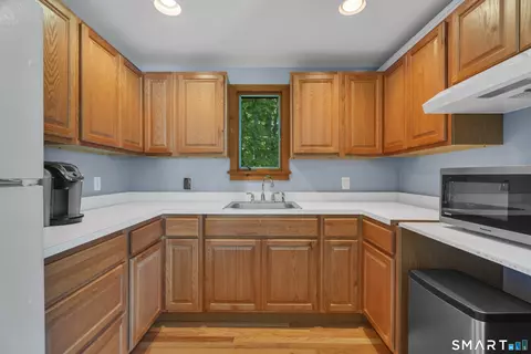 Kitchen - 24 Mark Twain Ln, Redding, CT 06896 photo 7 of 7