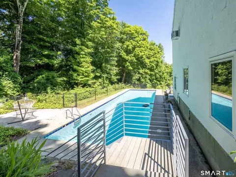 Exterior - 24 Mark Twain Ln, Redding, CT 06896 photo 4 of 10